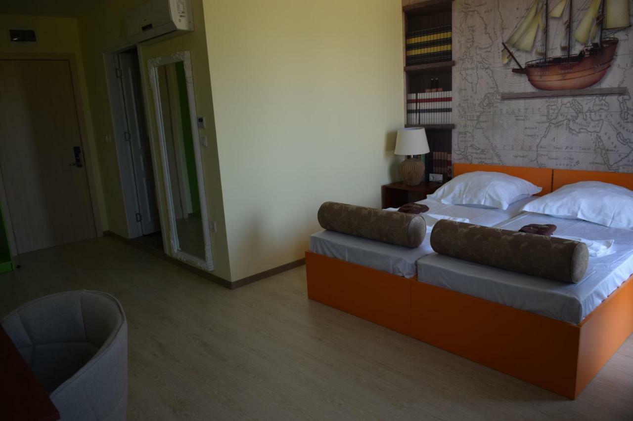 Camp And Pool Hotel Kranevo Exterior foto